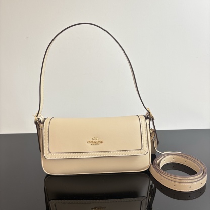 
【新品】COACH/蔻馳奧萊女士ETTA25號翻蓋單肩包腋下包高級通勤 CCV63尺寸25*13.5*6