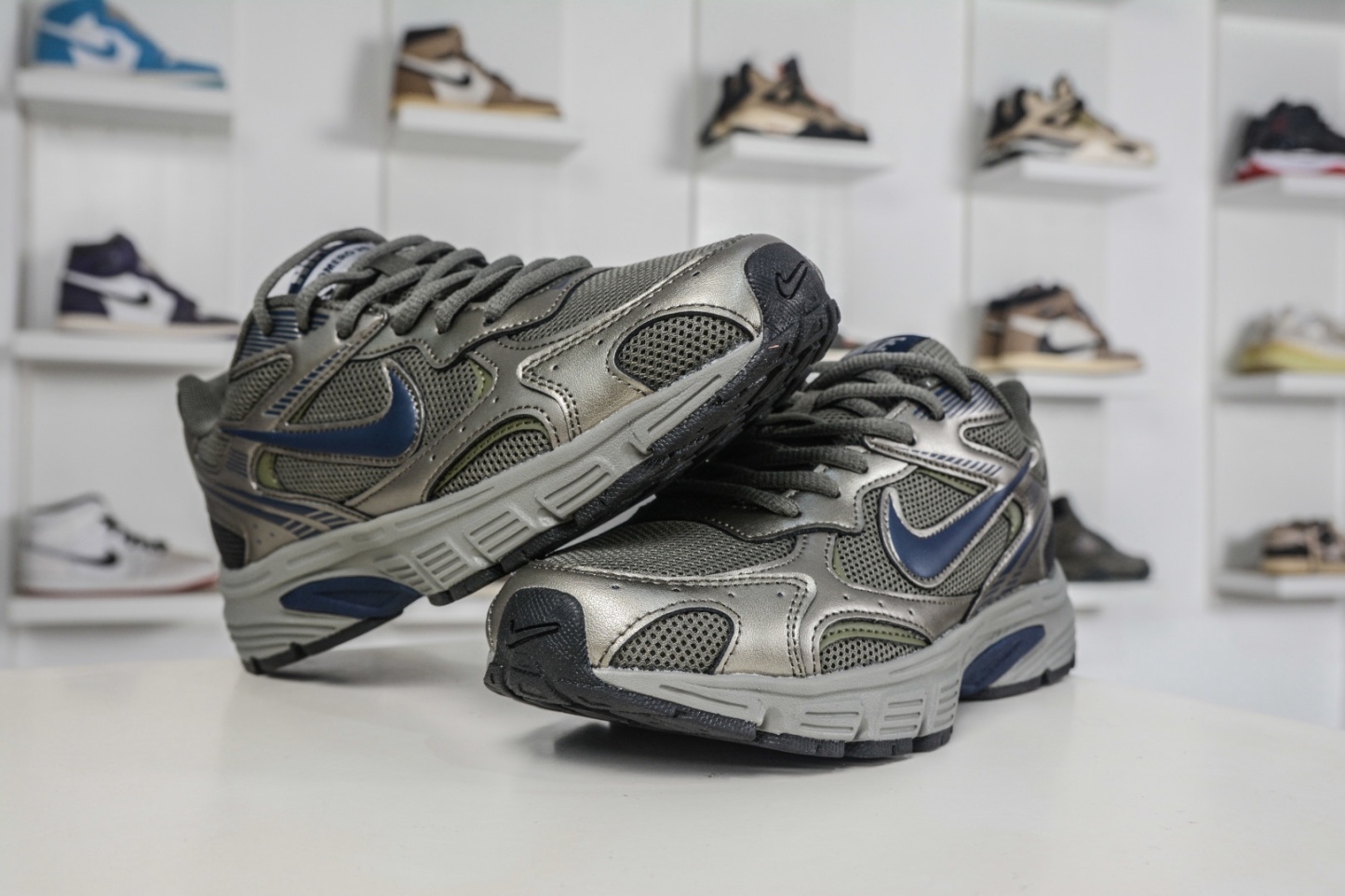 NK Air Zoom Vomero 20 經典復古潮流運動跑鞋 
貨號：HF0458 003
SIZE：36 36.5 37.5 38 38.5 39 40 40.5 41 42 42.5 43 44 45