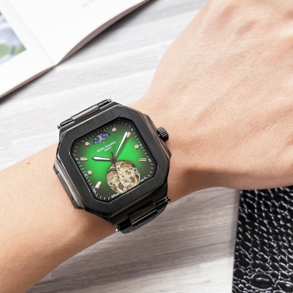 
八角殼系列 精緻百搭🎈🎈
【最新】：卡地亞🔥最新設計🔥大飛輪精品🎈🎈
【類型】：精品男士腕表
【錶帶】：真牛皮錶帶
【機芯】：高端全自動機械機芯
【鏡面】：礦物質強化玻璃（更高清）
品味高雅 浩瀚大氣 匠心獨運 腕間瑰寶
尺寸：直徑42mm厚12mm熱賣上市！歡迎轉載！