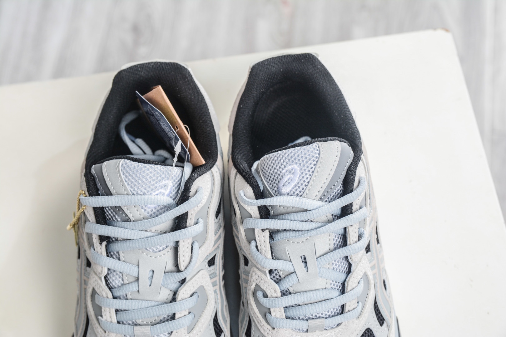 Asics Gel-NYC 亞瑟士運動休閒透氣專業跑鞋 
貨號: 1203A383 004
尺碼：36 37 37.5 38 39.5 40 40.5 41.5 42 42.5 43.5 44 45