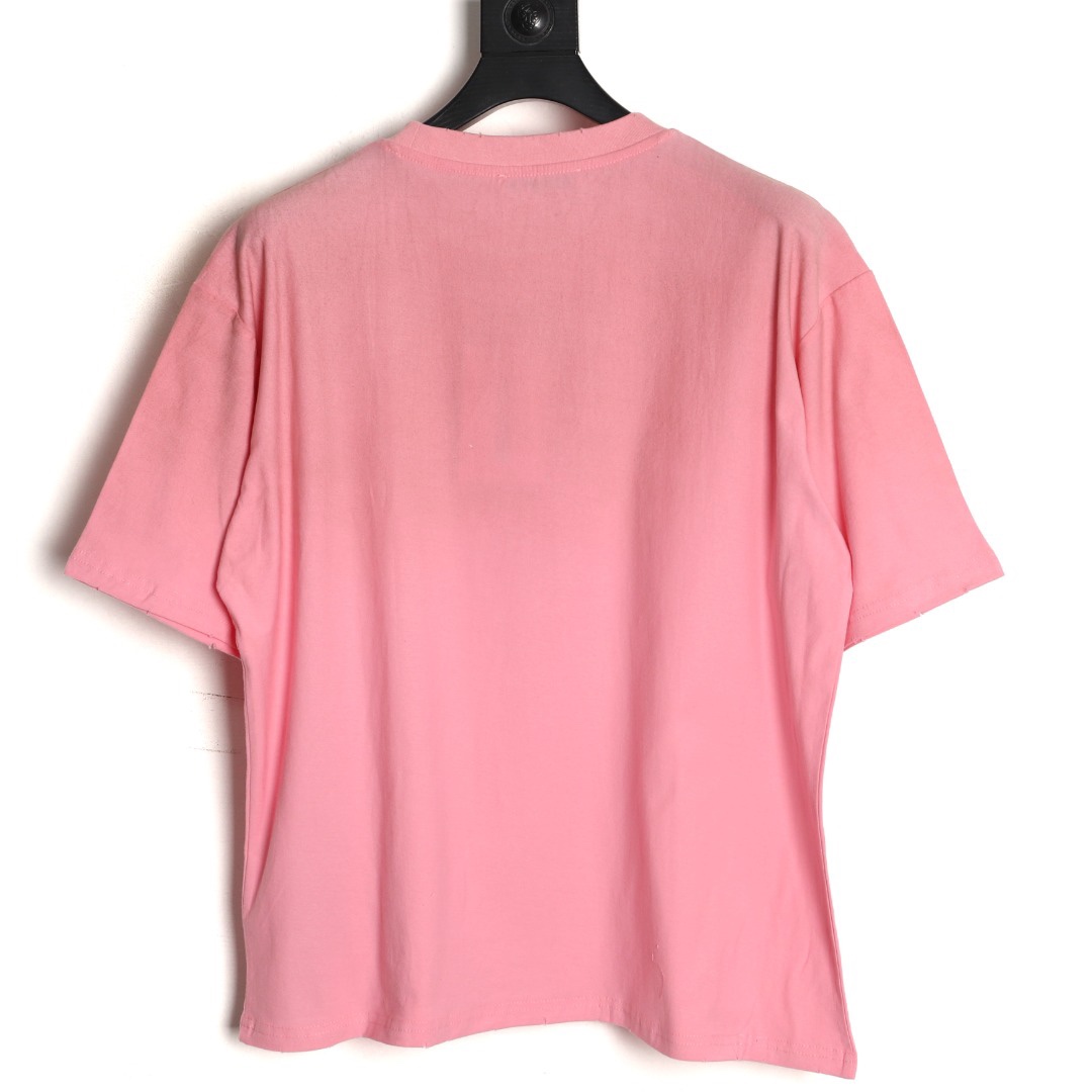 🔝Acne Studios 26SS 1996字母印花短袖T恤
面料是定制定染的32支220g原版雙紗棉，胚布經過高盂環保染色，裁大貨前還要進行高溫環縮水，降低縮水率的同時使得手感更柔軟舒適，印花方面必須五層膠漿，第一遍必須為進口打底漿，填平布料上極為細小的線洞，再由高溫床烤乾再劇頗色，採用油墨因熱平網印花，一共刷五層，每一層間隔為時間為30分鐘，才能保證出來的成品保持原版的質感，全套開發輔料
尺碼：S-XL