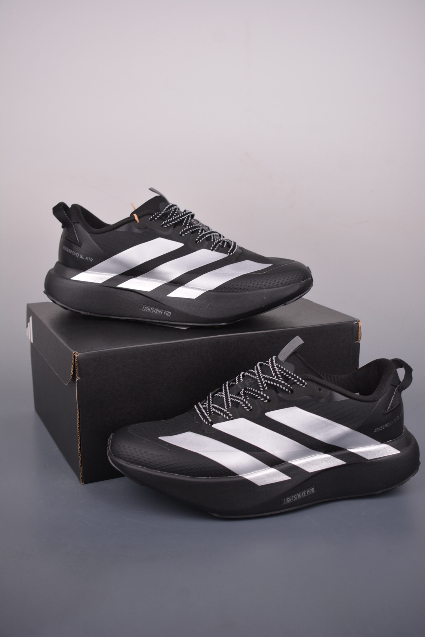 Adidas Adizero Evo SL ATR M
阿迪超輕透氣緩震跑鞋 
官方貨號: KK26832332
尺碼：36 36.5 37 38 38.5 39 40 40.5 41 42 42.5 43 44 44.5 45 46