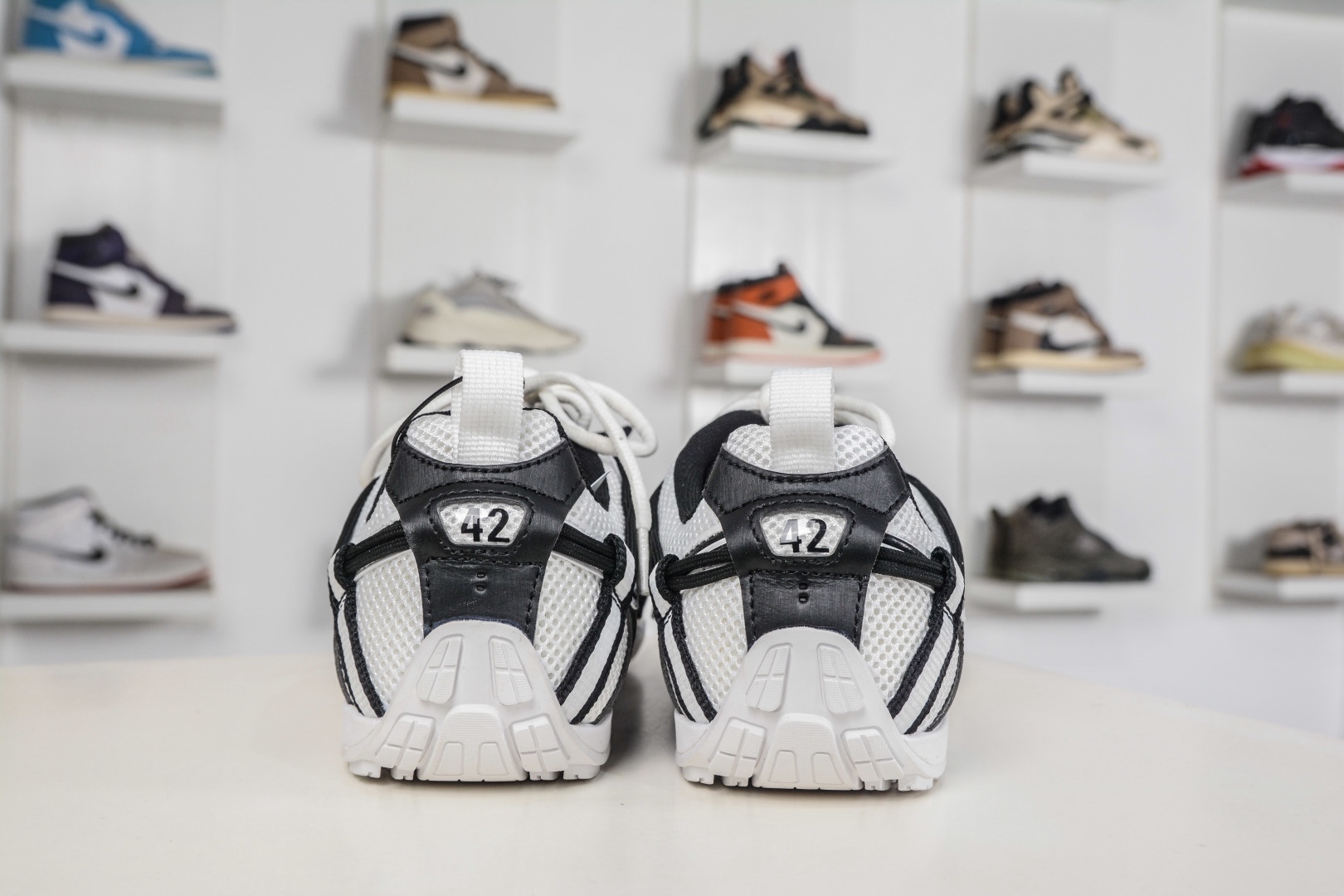 Balenciaga巴黎世家 25代 Radar 圓頭系帶 做舊效果 巴黎新款 
貨號：865703 WSTE0 9010
尺碼：35 36 37 38 39 40 41 42 43 44 45