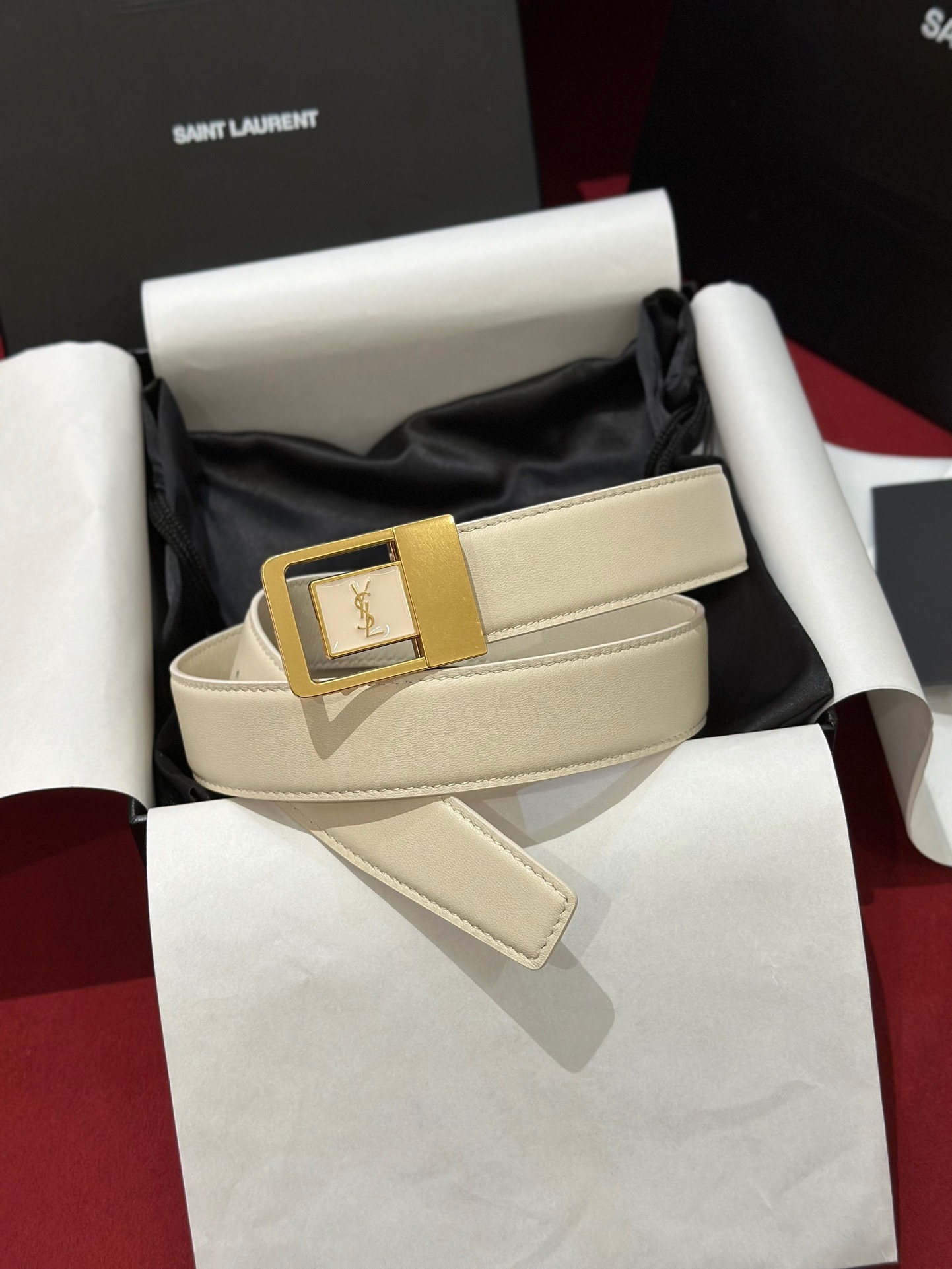 新款YSL，女士腰帶，採用意大利雙面頂級牛皮材質，搭配頂級黃銅扣。寬3.0cm