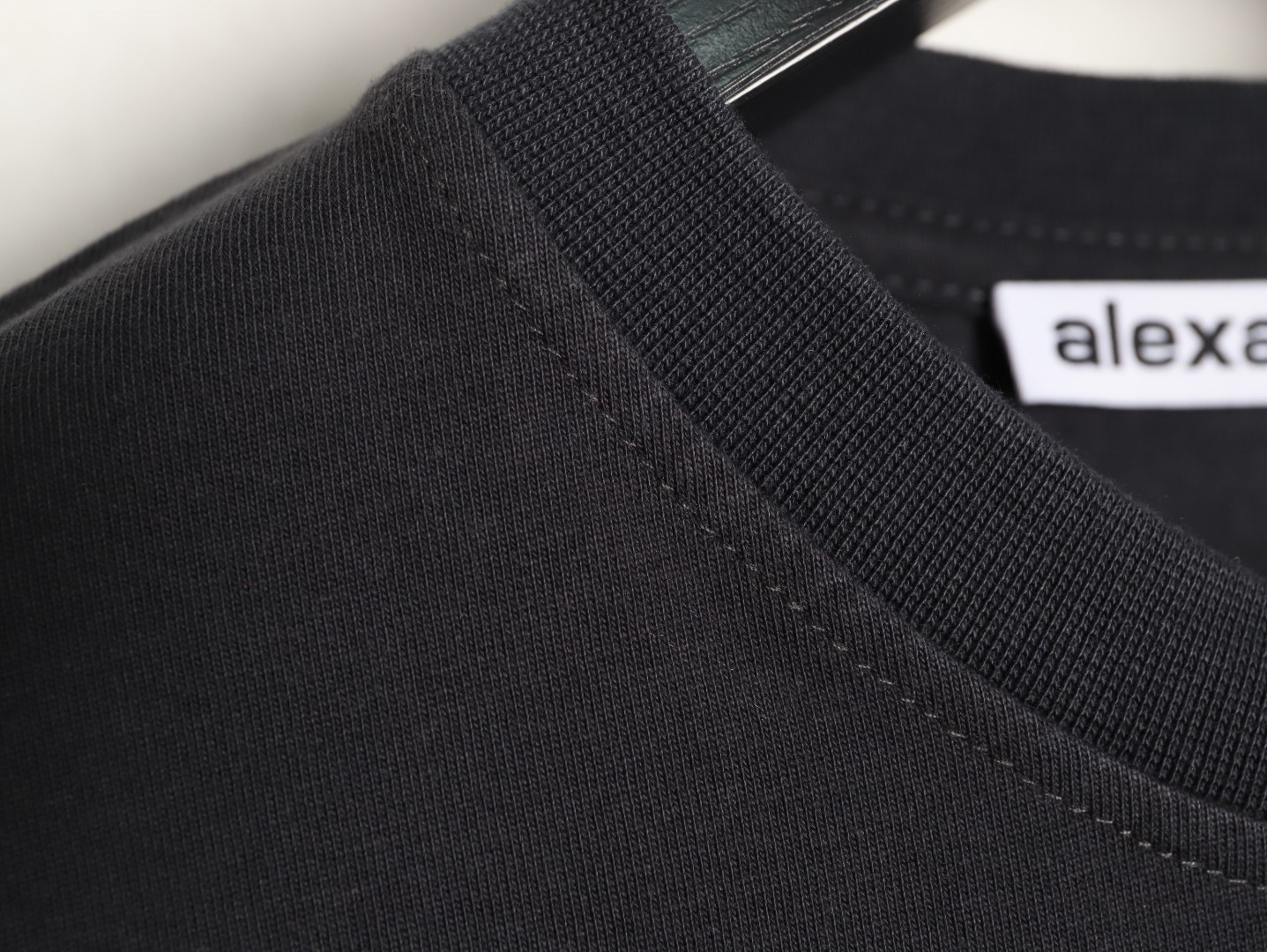 🔝Alexander Wang 亞歷山大王 26SS 燙鑽流星印花短袖T恤
獨家對版定織定染高品質精梳棉棉紗 面料手感柔軟舒適，與原版面料相同！水洗去毛，正品版型，做到了真正的"oversize“版型
尺碼：S-XL