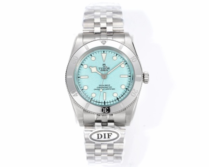 DIF 最強副本 
DIF隆重推出帝舵碧灣54型M79000N腕表，
37mm表殼貼合手腕，佩戴舒適，啞光錶盤簡約大氣，質感細膩，無日曆設計化繁為簡，回歸純粹讀時體驗，以純粹精神和現代表達方式，向1954年問世的品牌首款潛水表-7922型獻上最真誠的敬意！
DIF匠工精神 整表配備導角精磨不拉手 注重細節 質感無敵 搭載丹東定制一檔機芯 日誤差僅3-5秒幾乎0反修 超穩定！
錶帶均為CNC通體成型拉絲工藝錶帶 非小廠組裝片！配備帝舵表“T-fit”表扣 可滑軌微調
超強瑞士夜光刻度 盤面字體油壓立體