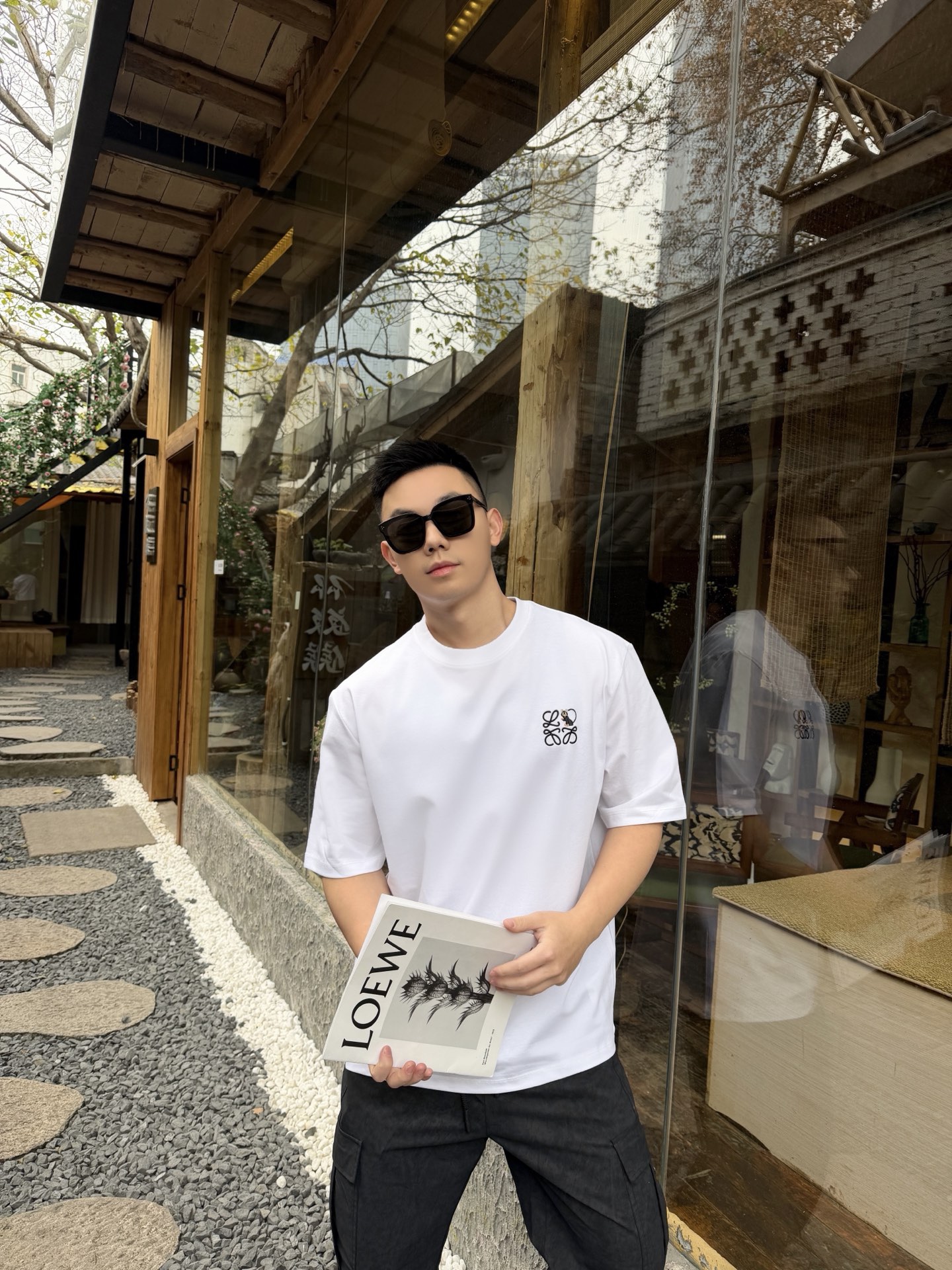 🔝LOEWE X LOUIS WAIN 羅意威 貓咪刺繡短袖T恤
定制緞光精密超柔錦棉，採用進口機刺繡工藝，精度高，線條流暢而細膩，面料都經過澆洗，手感質感更佳，不易變形，不易縮水，不易褪色，寬松版型
B Size：S-XL