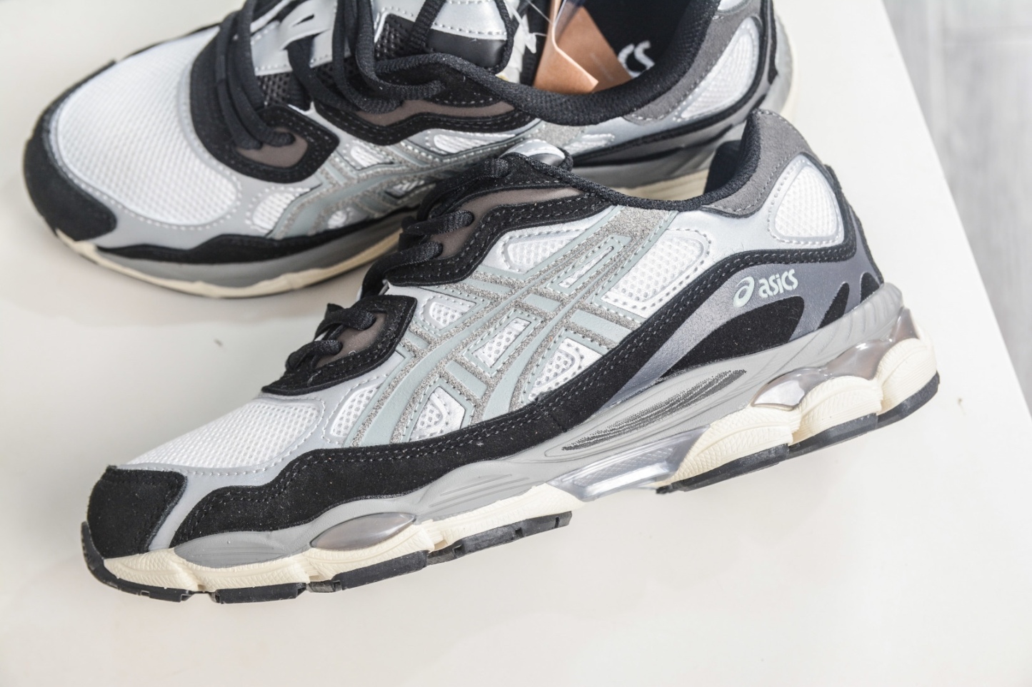 Asics Gel-NYC 亞瑟士運動休閒透氣專業跑鞋 
貨號: 1203A789 750
尺碼：36 37 37.5 38 39.5 40 40.5 41.5 42 42.5 43.5 44 45