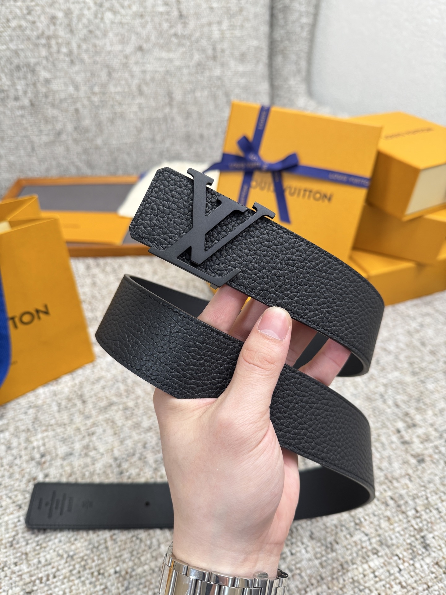 
Louis Vuitton LV腰带 荔枝纹皮底系列 原厂五金 精致手工绘边 柔软舒适 宽4.0