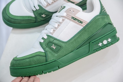 
LV Trainer 運動鞋
尺碼 35 36 37 38 39 40 41 42 43 44 45 46