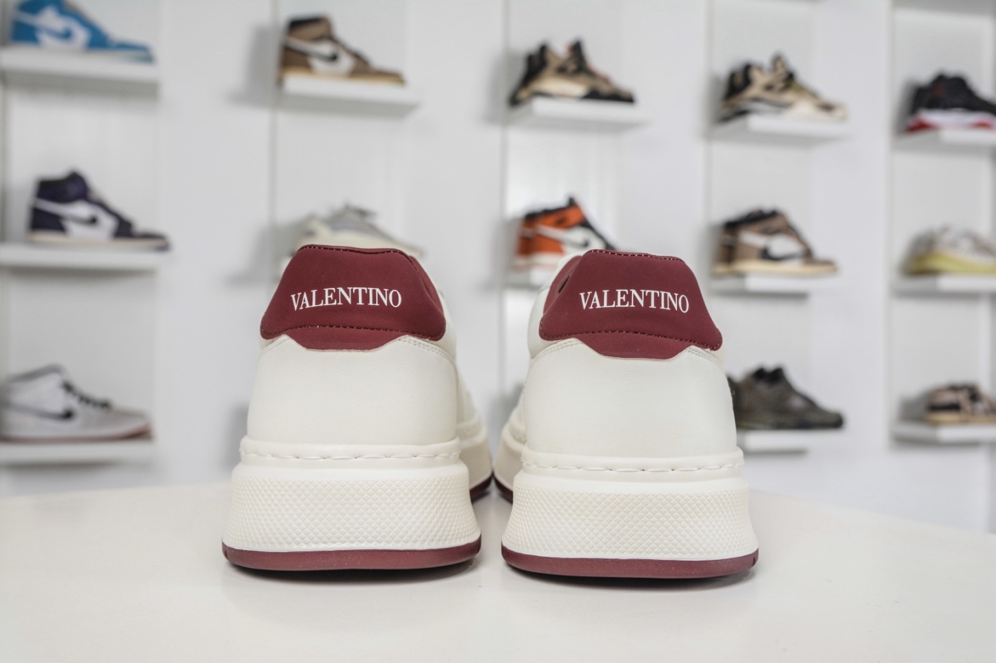 Valentino 華倫天奴 Rockstud untitled 厚底休閒鉚釘小白鞋 
尺碼：39 40 41 42 43 44（皮鞋碼）