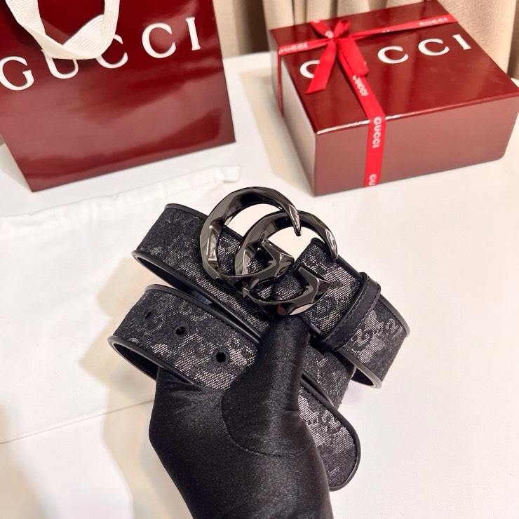 
古奇 新款 GG Marmont系列心選迷彩大理石紋GG帆布，為2026早春系列隨處可見的主要圖案之一增色添彩，40mm