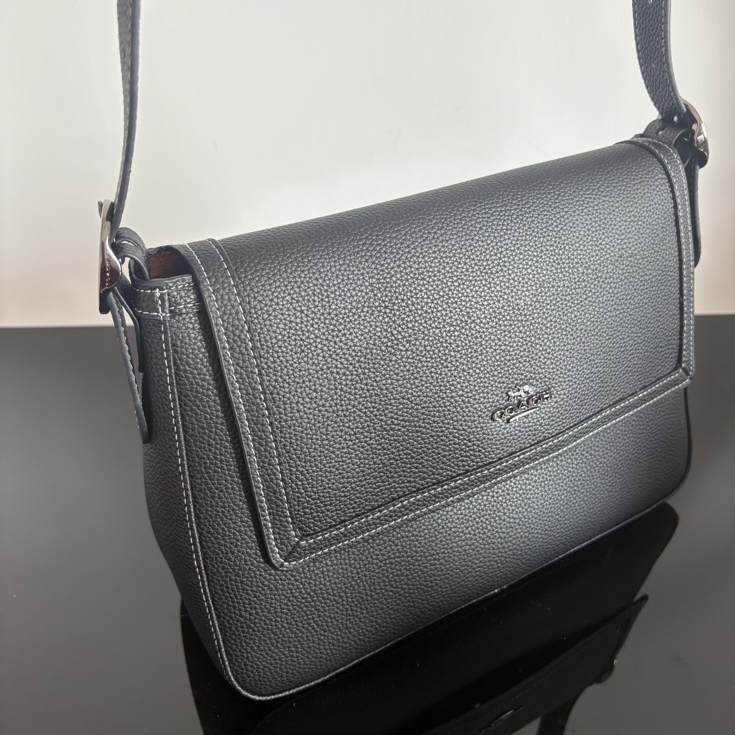 
[新品]COACH/蔻馳奧萊女士ETTA 29號翻蓋單肩包腋下包 CCE56 29*21*12