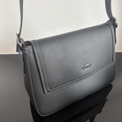 
[新品]COACH/蔻馳奧萊女士ETTA 29號翻蓋單肩包腋下包 CCE56 29*21*12