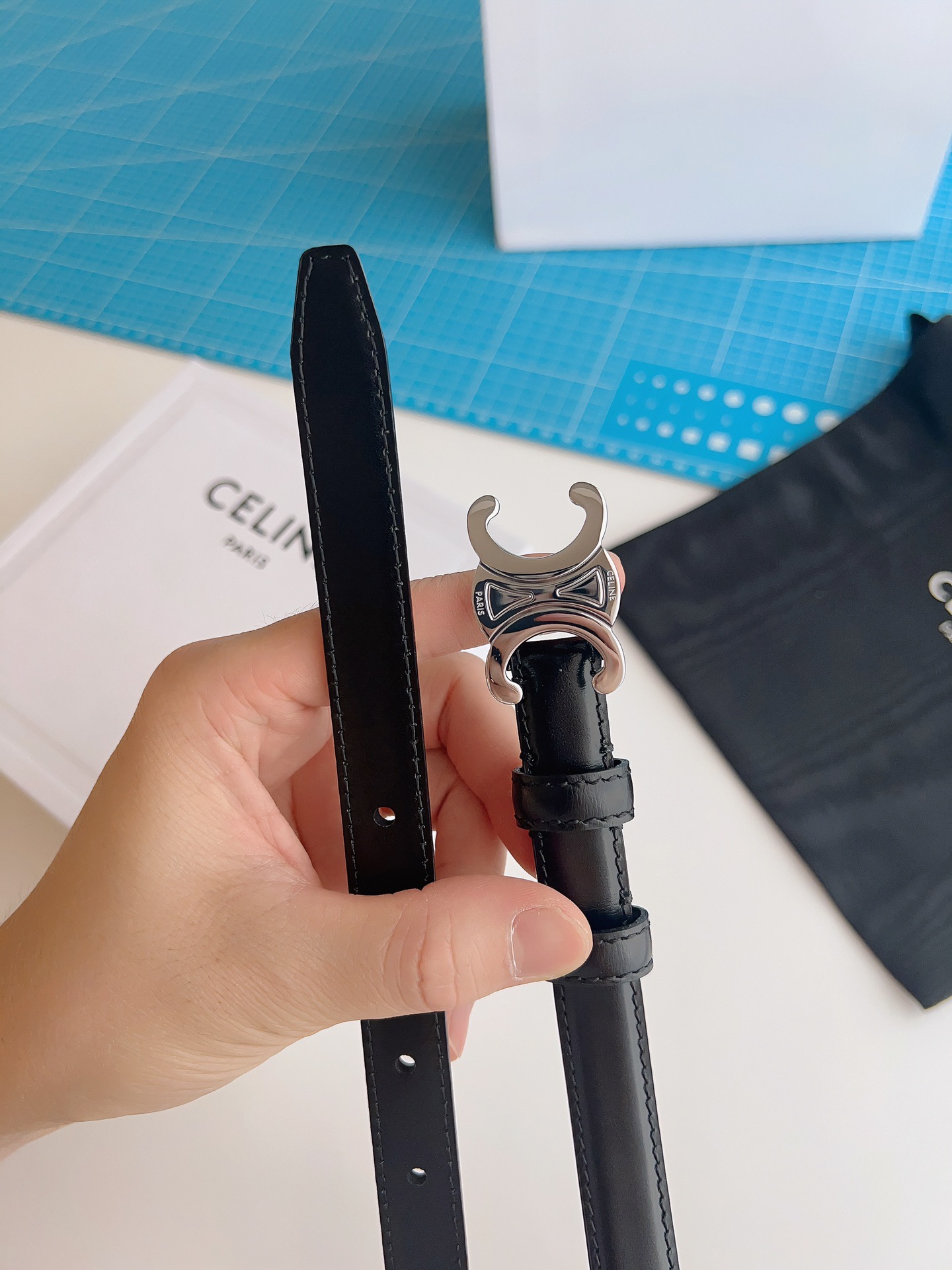 《CELINE》賽琳皮帶 celine 腰帶寬度1.8cm 超火凱旋門手感柔軟細膩，上身效果超級好看。非常顯腰線型，時尚必備神器