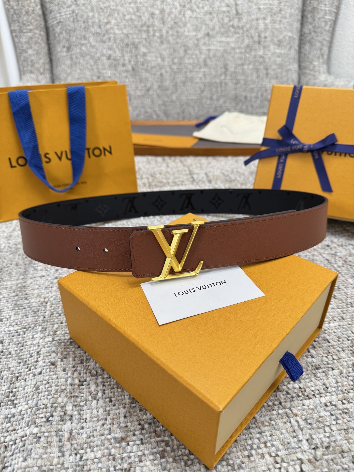 
Louis Vuitton LV腰带 丝印系列 原厂五金 精致手工绘边 柔软舒适 宽4.0