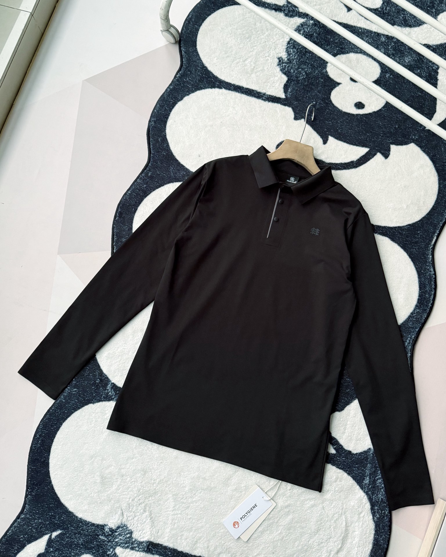 春季新款 KOLON SPORT可隆吸濕長袖防曬+抗菌SECOt恤翻領POLO
大身採用可隆自研面料，具有吸濕速乾，UPF215+防曬及Polygiene抑菌功能門襟採用激光切割工藝，結合肩部超聲波貼合工藝，提升細節品質感領口，門襟及下擺均採用熱壓工藝，外觀平整
