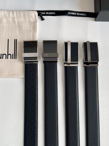 登喜路（Dunhill）是一家英國倫敦的男士奢侈品牌。皮帶以其精湛的工藝和經典的設計，成為男士配飾中的精品。皮帶的質感好、耐用性強，商務休閒百搭款！