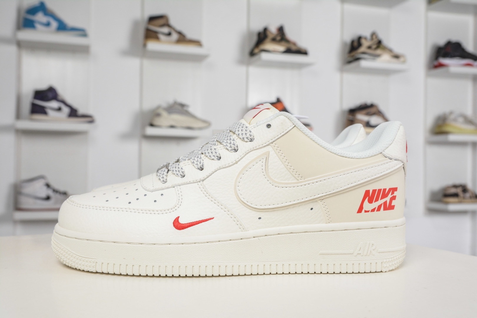 Nike Air Force 1 Low 07 米白紅 
貨號：CS5288 079
Size：36 36.5 37.5 38 38.5 39 40 40.5 41 42 42.5 43 44 44.5 45