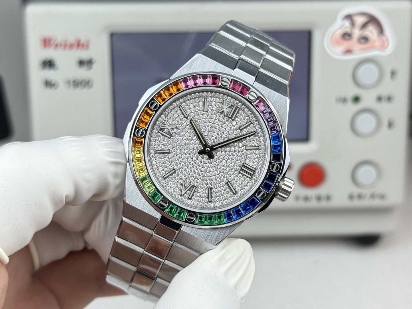 Factory 獨家力作👍
蕭邦AlpineEagle雪山傲翼系列
🌈彩T鑽🌟變色龍🦎滿天星✨限量款及隱藏款首推
如炬目光，比擬暗夜星芒⛰️於山川湖海間🌊洞見紳士願景與磅礡未來👔
尺寸：原裝一致41mmX9.7mm
機芯：9015改Chopard 01.01-c
錶鏈：獨家原版開模金磚型鏈節一體式錶鏈
岩石紋錶盤，鍍銠羅馬數字，時針及分針時標均覆以Super-LumiNova® X1級螢光塗層
致獻當代“雄鷹”，志存高遠之人在日常生活中超邁群倫，其視野啓迪人心、昇華情志。憑借遠見和決心，