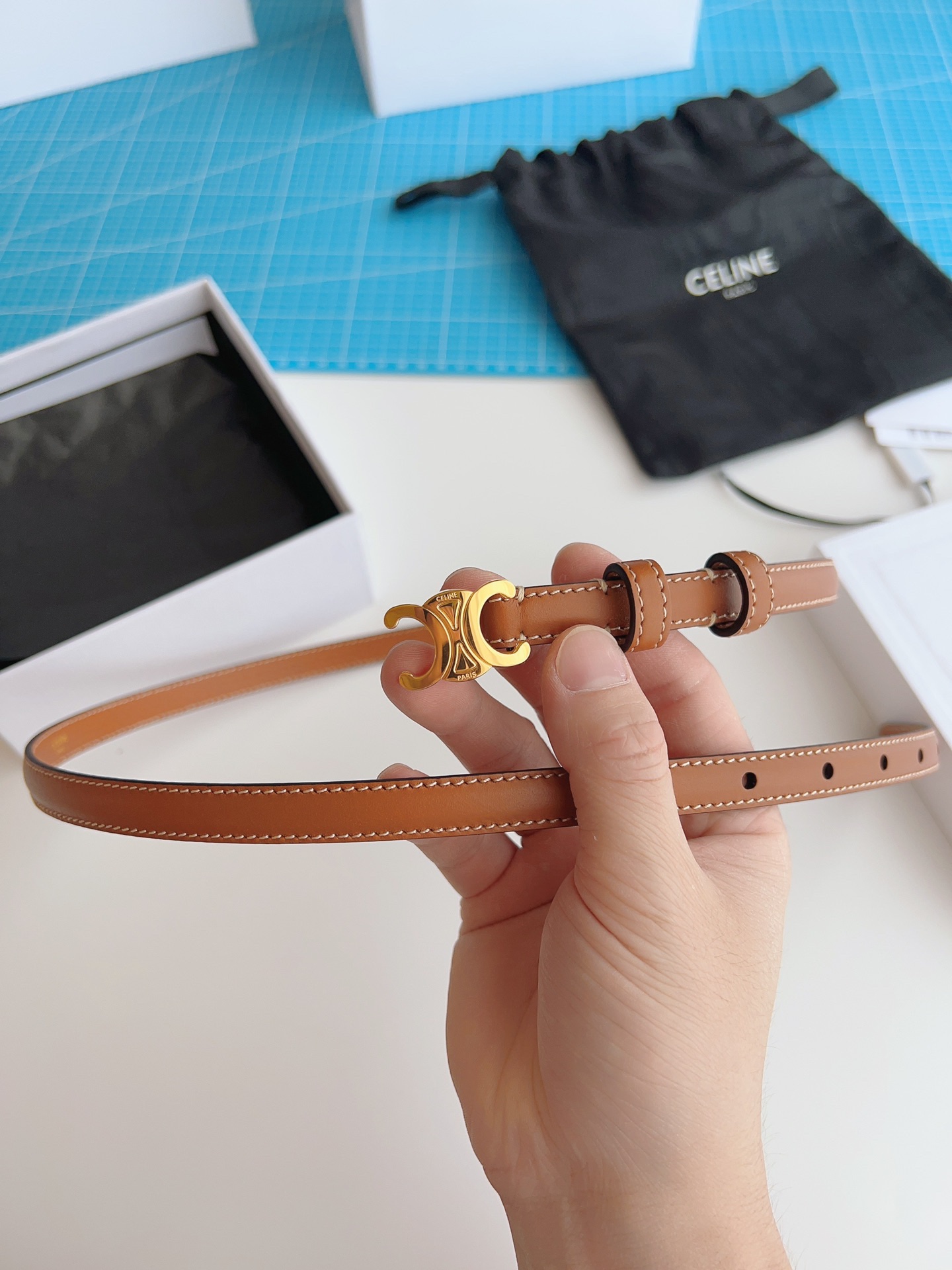 《CELINE》塞琳🇫🇷法國原廠皮料，棕色全皮 品質毋庸置疑 ，只有最好，沒有更好，寬1.3cm