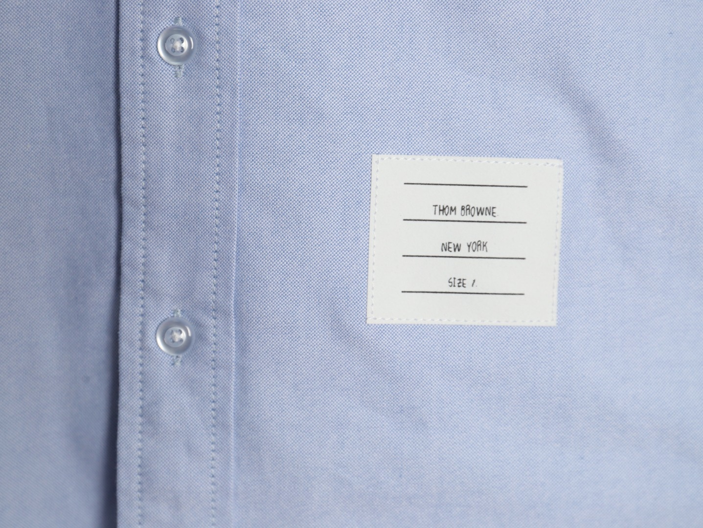 THOM BROWNE/湯姆布朗TB 雙袖拼色長袖襯衫
面料採用最新型牛津面料 扣子採用天然貝殼扣 自家品牌襯衫工廠流水線生產針距細密走線整齊  細節決定品質 三標齊全 版型可寬松可修身 男女同款 
M1 Size：1-4