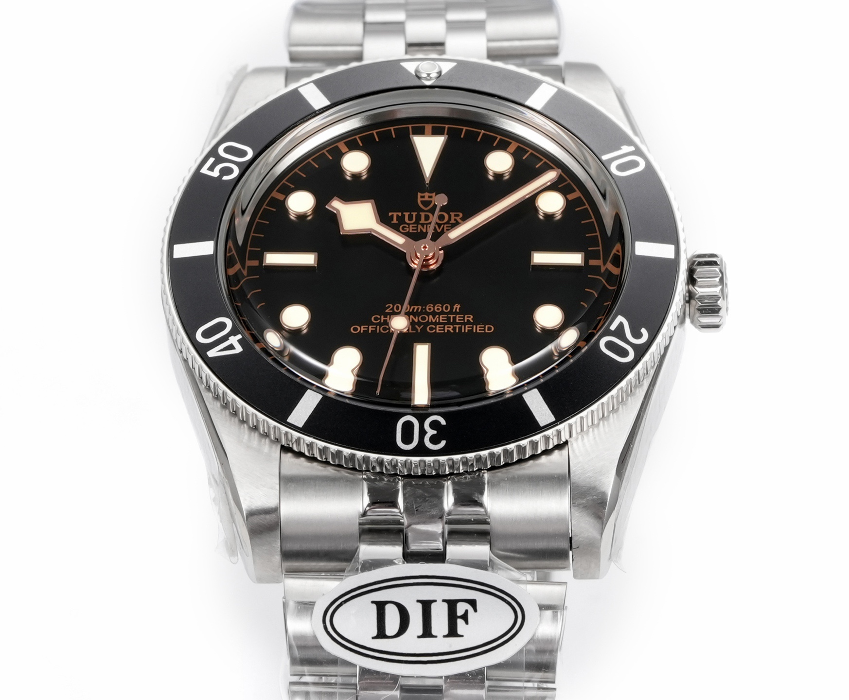 DIF 最強副本 
DIF隆重推出帝舵碧灣54型M79000N腕表，
37mm表殼貼合手腕，佩戴舒適，啞光錶盤簡約大氣，質感細膩，無日曆設計化繁為簡，回歸純粹讀時體驗，以純粹精神和現代表達方式，向1954年問世的品牌首款潛水表-7922型獻上最真誠的敬意！
DIF匠工精神 整表配備導角精磨不拉手 注重細節 質感無敵 搭載丹東定制一檔機芯 日誤差僅3-5秒幾乎0反修 超穩定！
錶帶均為CNC通體成型拉絲工藝錶帶 非小廠組裝片！配備帝舵表“T-fit”表扣 可滑軌微調
超強瑞士夜光刻度 盤面字體油壓立体