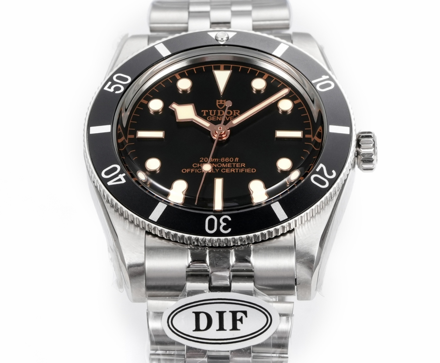 DIF 最強副本 
DIF隆重推出帝舵碧灣54型M79000N腕表，
37mm表殼貼合手腕，佩戴舒適，啞光錶盤簡約大氣，質感細膩，無日曆設計化繁為簡，回歸純粹讀時體驗，以純粹精神和現代表達方式，向1954年問世的品牌首款潛水表-7922型獻上最真誠的敬意！
DIF匠工精神 整表配備導角精磨不拉手 注重細節 質感無敵 搭載丹東定制一檔機芯 日誤差僅3-5秒幾乎0反修 超穩定！
錶帶均為CNC通體成型拉絲工藝錶帶 非小廠組裝片！配備帝舵表“T-fit”表扣 可滑軌微調
超強瑞士夜光刻度 盤面字體油壓立体