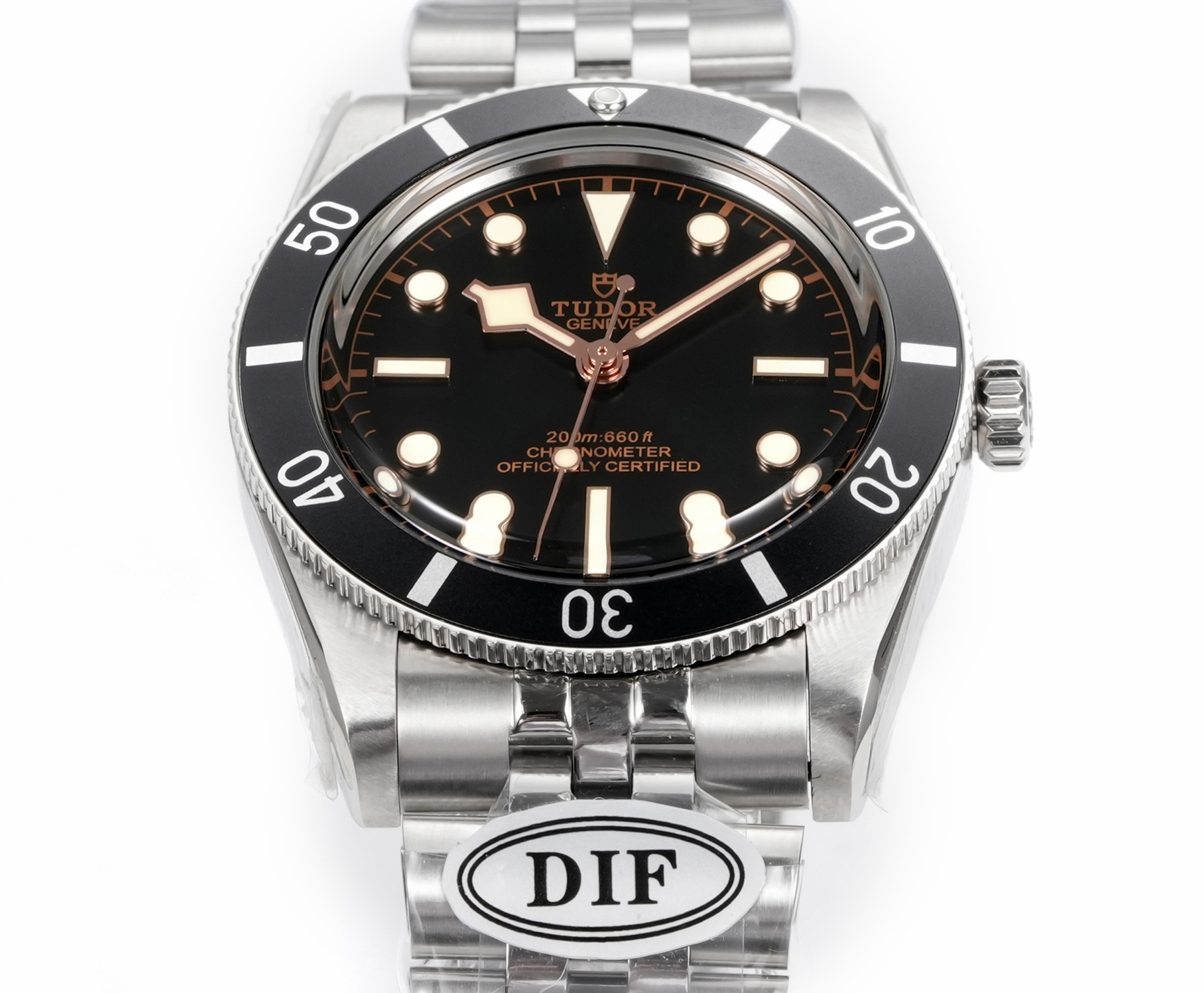 DIF 最強副本 
DIF隆重推出帝舵碧灣54型M79000N腕表，
37mm表殼貼合手腕，佩戴舒適，啞光錶盤簡約大氣，質感細膩，無日曆設計化繁為簡，回歸純粹讀時體驗，以純粹精神和現代表達方式，向1954年問世的品牌首款潛水表-7922型獻上最真誠的敬意！
DIF匠工精神 整表配備導角精磨不拉手 注重細節 質感無敵 搭載丹東定制一檔機芯 日誤差僅3-5秒幾乎0反修 超穩定！
錶帶均為CNC通體成型拉絲工藝錶帶 非小廠組裝片！配備帝舵表“T-fit”表扣 可滑軌微調
超強瑞士夜光刻度 盤面字體油壓立体