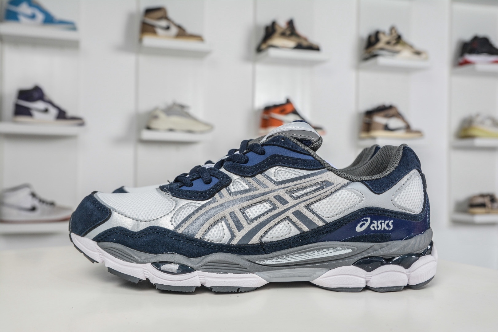 Asics Gel-NYC 亞瑟士運動休閒透氣專業跑鞋
貨號: 1201A789 100
尺碼：36 37 37.5 38 39 39.5 40 40.5 41.5 42 42.5 43.5 44 45 46 47.5