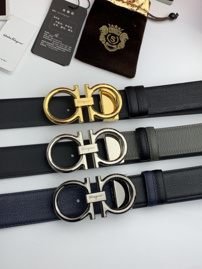 〖F家〗這款皮帶採用雙面小牛皮，搭配純銅八字扣，打造高雅考究的造型。寬3.5cm，長度可調節，達到量身定制般的修身效果。