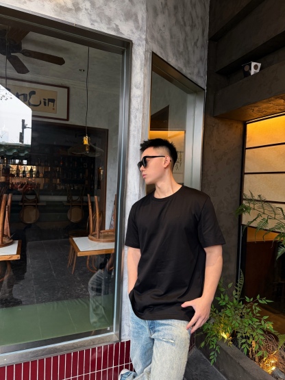 🔝SAINT LAURENT聖羅蘭SLP 小標純色徽標短袖T恤
正品購入開發，50支雙股精品賽爾棉170克，1*1拉架羅紋280克，進口刺繡，面料酵洗，定制1：1商標，寬松版型
B Size：S-XL