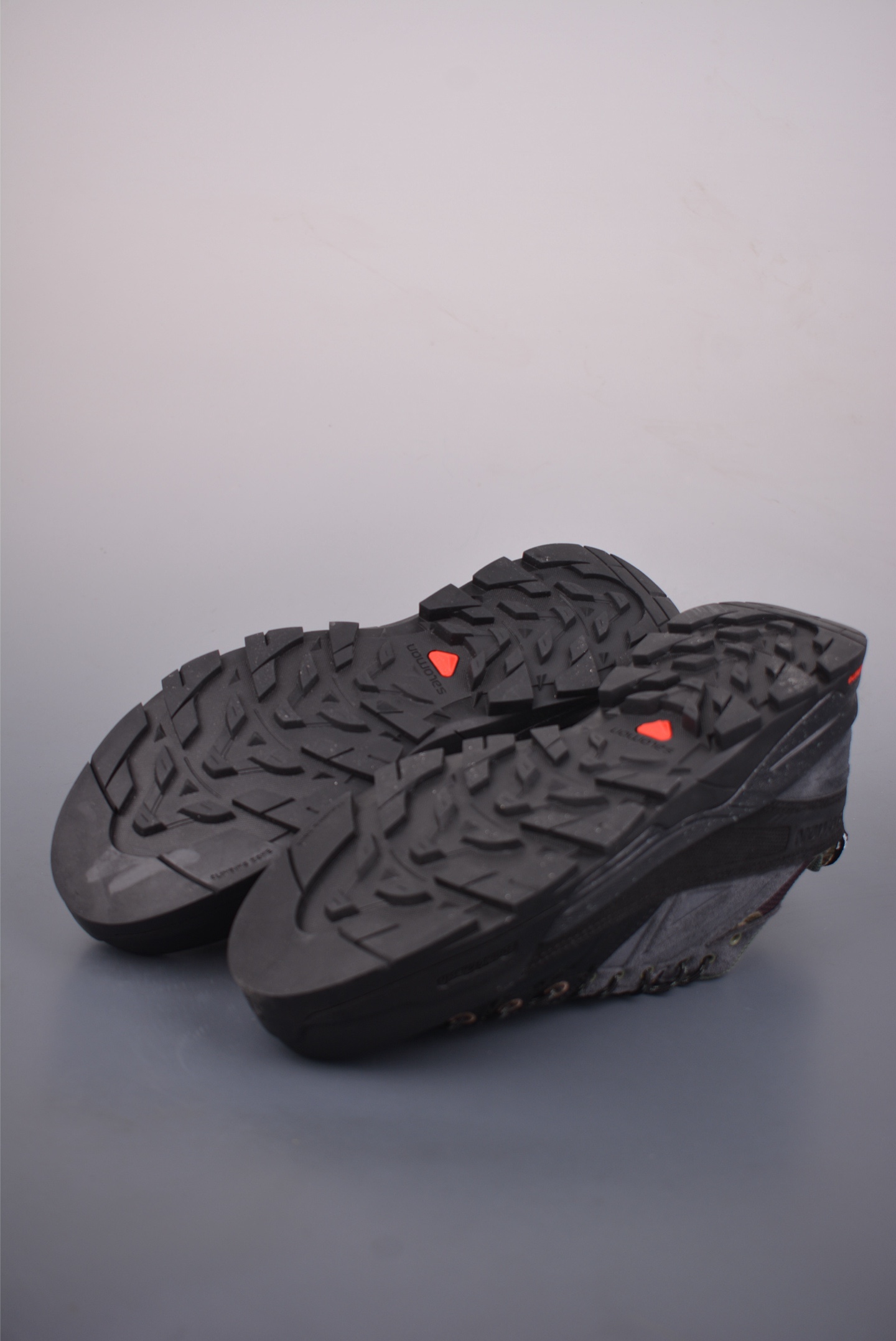 薩洛蒙 X-ALP SUEDE 
探索者系列 
潮流越野機能戶外休閒運動跑步鞋
官方貨號: 491655 283633
尺碼：36 36.5 37 38 38.5 39 40 40.5 41.5 42 42.5 43 44 45 46