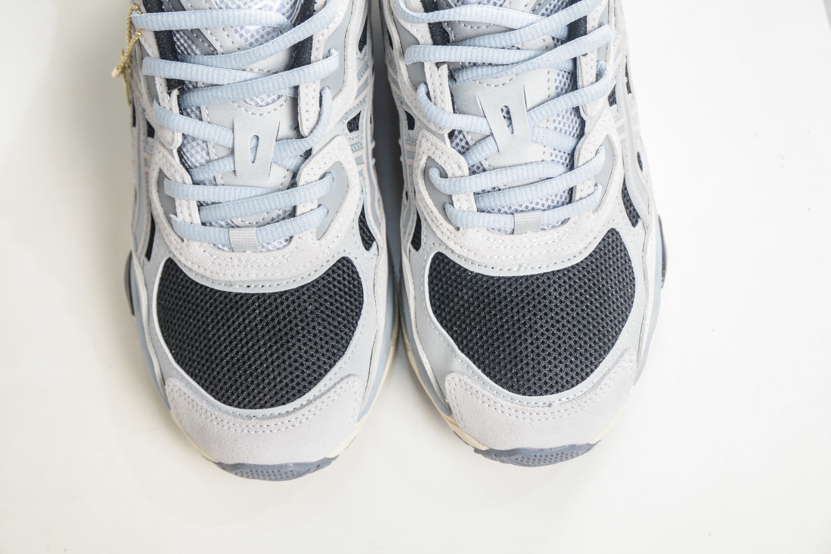 Asics Gel-NYC 亞瑟士運動休閒透氣專業跑鞋 
貨號: 1203A383 004
尺碼：36 37 37.5 38 39.5 40 40.5 41.5 42 42.5 43.5 44 45