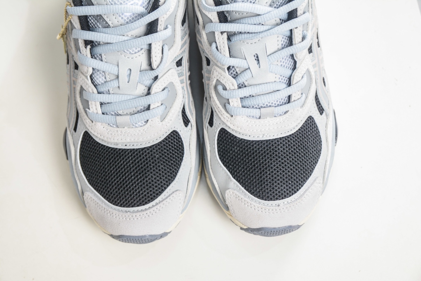 Asics Gel-NYC 亞瑟士運動休閒透氣專業跑鞋 
貨號: 1203A383 004
尺碼：36 37 37.5 38 39.5 40 40.5 41.5 42 42.5 43.5 44 45