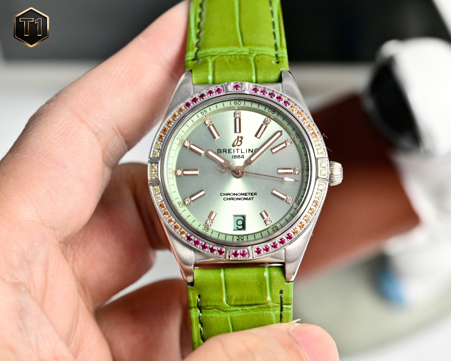 GTR  百年靈新款橫空出世（推出新高度）
全新百年靈機械計時腕表-南海膠囊系列
(chronometer Automatic 36mm)特別版
1⃣️現代復古風格讓您在人群中脫穎而出，打破沈悶，有溫度又不失浪漫！
2⃣️這款優雅的現代復古靈感腕表適合想在人群脫穎而出的女士。（男士也可佩戴，膠囊系列市面最薄的中性款。）
3⃣️融合優異性能和造型美感，時尚而優雅，適合各種場合，多種金屬表殼可供選擇，同時也有鑲嵌彩色寶石鑽，從炫酷的精鋼材百搭雙色間金乃至豪華紅金，一應俱全，時標和多姿多彩錶盤。
4⃣️搭載