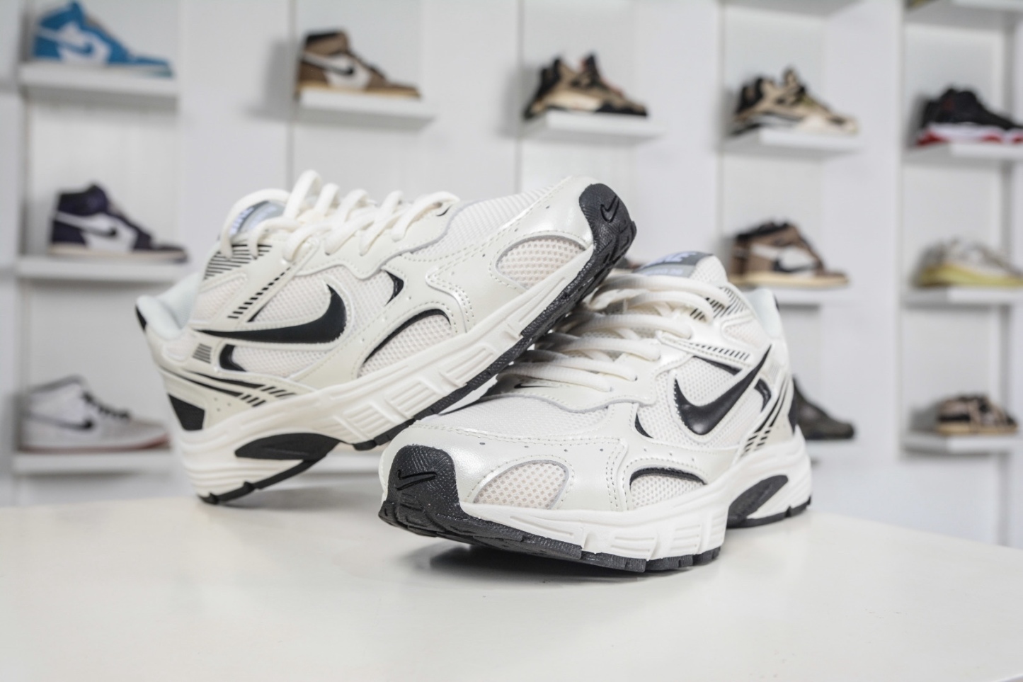 NK Air Zoom Vomero 20 經典復古潮流運動跑鞋 
貨號：HQ3686 001
SIZE：36 36.5 37.5 38 38.5 39 40 40.5 41 42 42.5 43 44 45