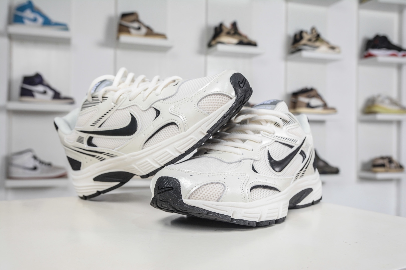 NK Air Zoom Vomero 20 經典復古潮流運動跑鞋 
貨號：HQ3686 001
SIZE：36 36.5 37.5 38 38.5 39 40 40.5 41 42 42.5 43 44 45