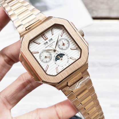 
八角殼系列 精緻百搭🎈🎈
【最新】：百達翡麗 🔥最新設計🔥大飛輪精品🎈🎈
【類型】：精品男士腕表
【錶帶】：真牛皮錶帶
【機芯】：高端全自動機械機芯
【鏡面】：礦物質強化玻璃（更高清）
品味高雅 浩瀚大氣 匠心獨運 腕間瑰寶
尺寸：直徑42mm厚12mm熱賣上市！歡迎轉載！