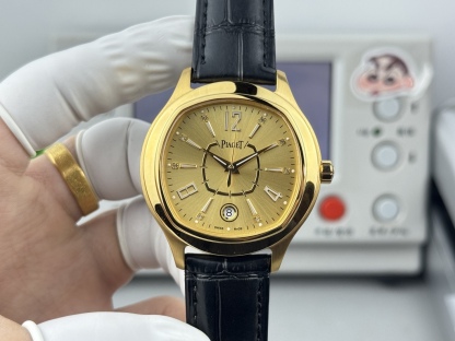 熱賣款🔥🔥🔥！方形殼—在推出新面孔—更別緻—更有型—經典
品牌：伯爵(方正卓絕 精緻之作）爆賣款🎉🎉🎉
類型：精緻款男士腕表（卓越）有轉必賣
錶帶：真牛皮&316L錶帶（舒適）大氣磅礡
機芯：超頂級機械2824機芯（穩定）
材料：礦物質超強鏡面（耐磨）
大氣風範 無限渴望 特別創意 載譽上市
尺寸：直徑42mm厚10mm榮譽
新款上市！歡迎轉載！