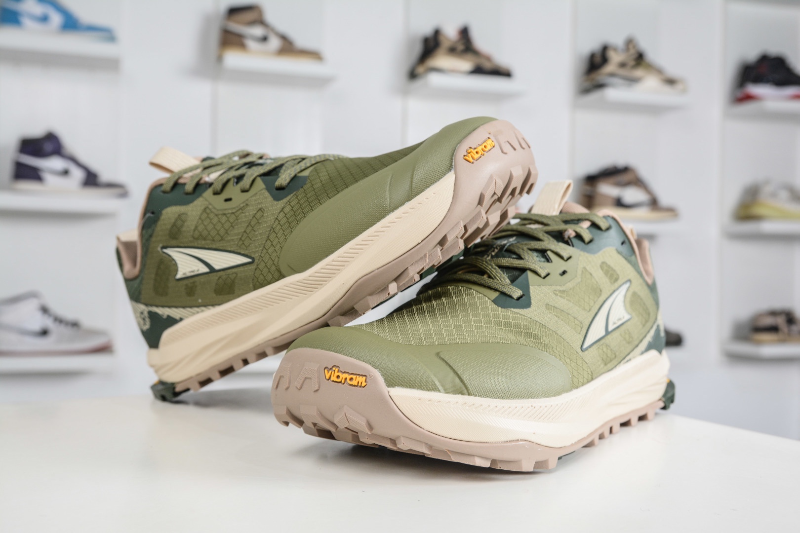 Altra Altra Lone Peak 9 奧創奧林匹斯9代 綠色 舒適百搭防滑耐磨低幫戶外跑步鞋 
貨號：AL0A85RG330
SIZE：39 40 40.5 41 42 42.5 43 44 44.5 45