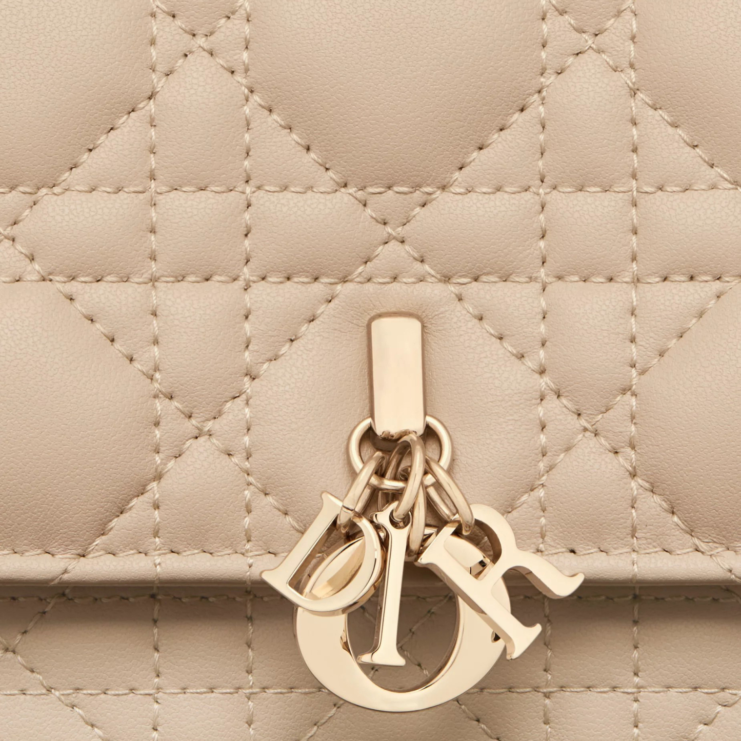 【DIOR】Oggi雑誌掲載！泉里香さん愛用の新作バッグが登場！My Dior ショルダーバッグ