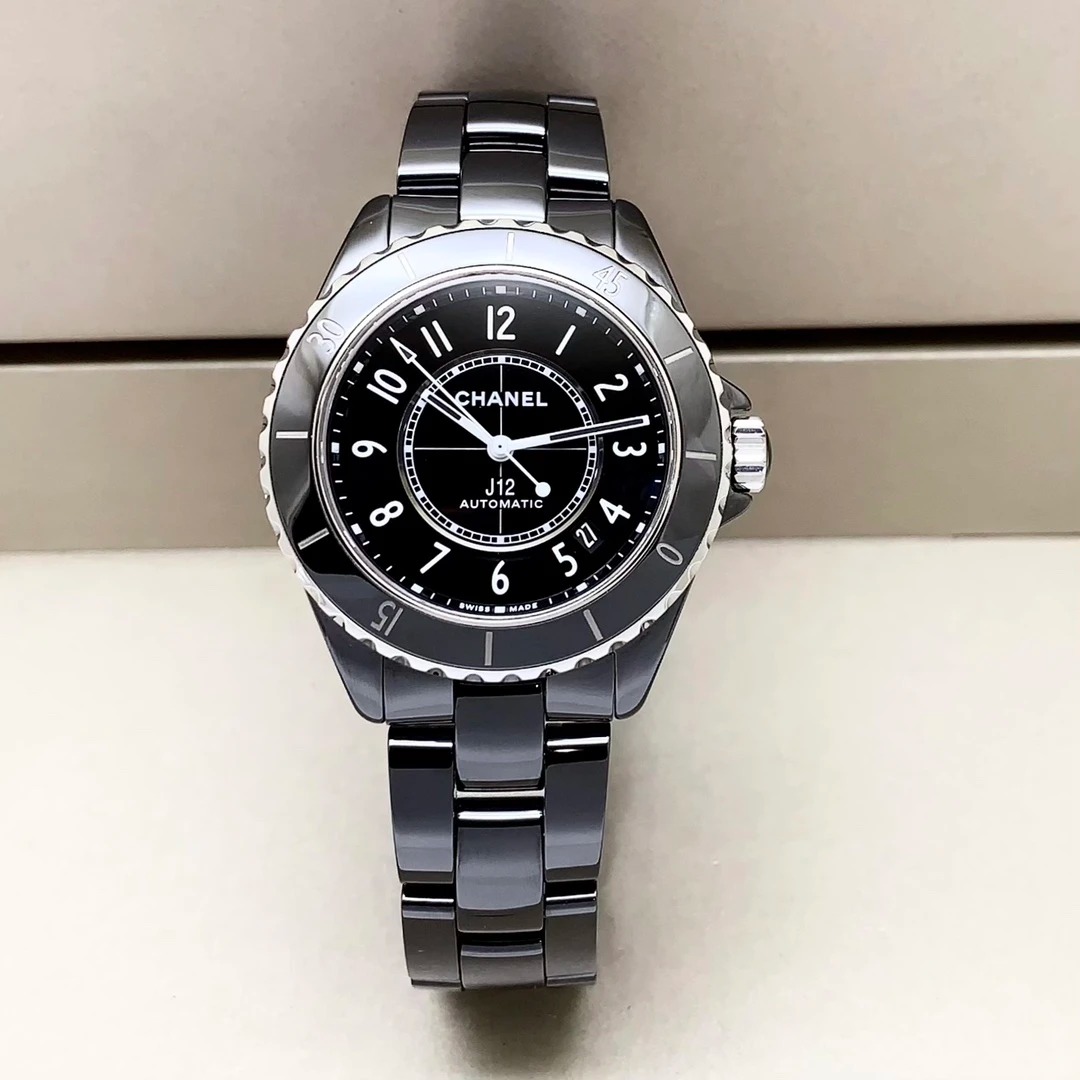 【CHANEL】人気モデル✨J12 キャリバー 12.1 38mm｜セラミック×ステンレス 上品で洗練された印象