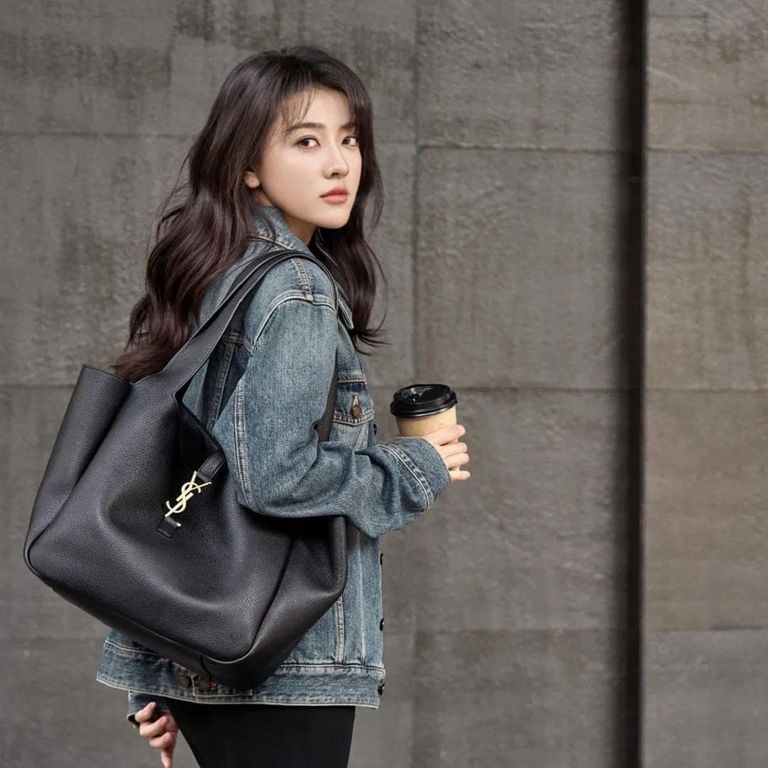 【Saint Laurent】 雑誌掲載！富岡佳子さん愛用の新作バッグが登場！LE 5 À 7 BEA（ソフトディアスキン）