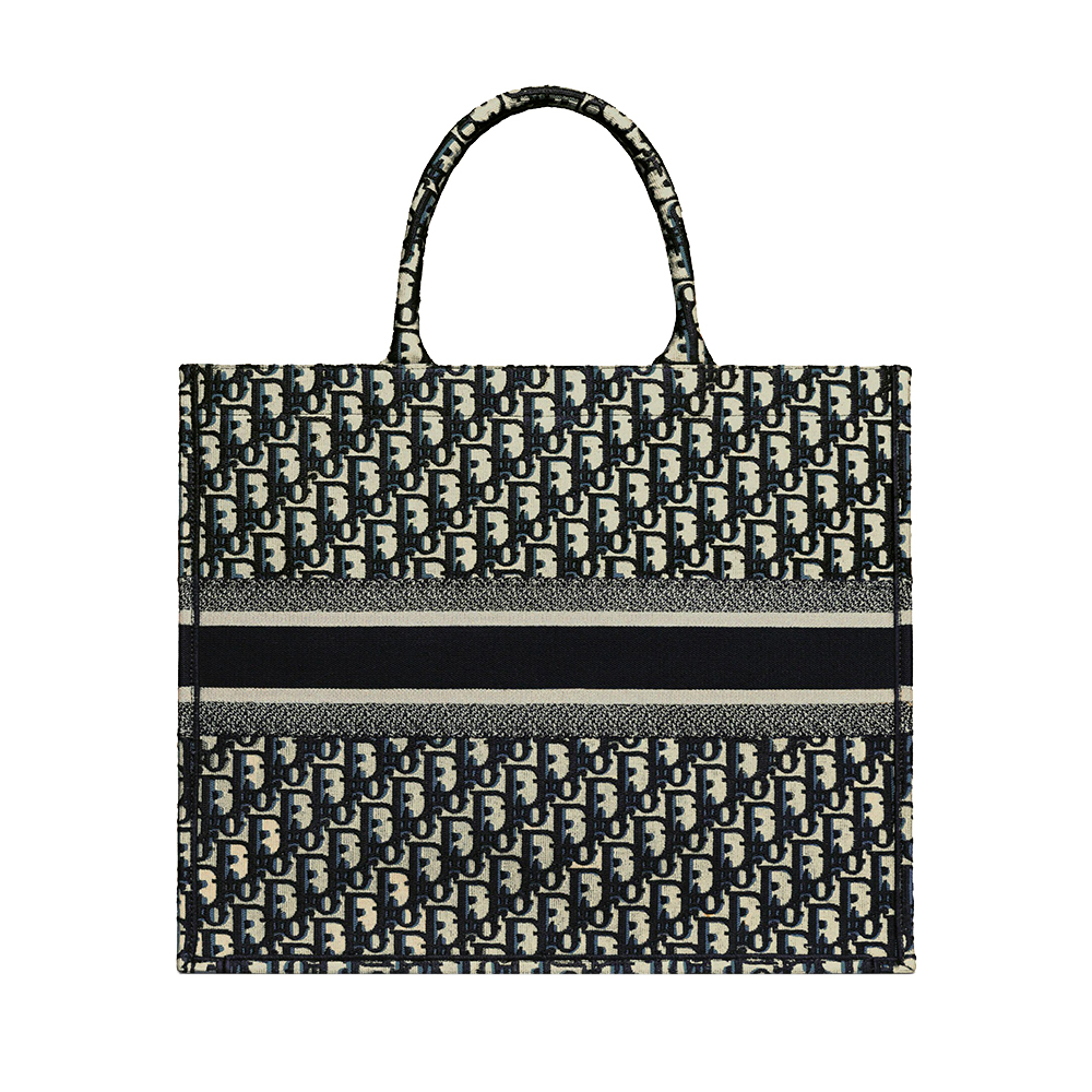 【Dior】雑誌掲載！滝沢眞規子さん愛用の大人気エンブロイダリートートバッグが登場！Book Tote Bag😍