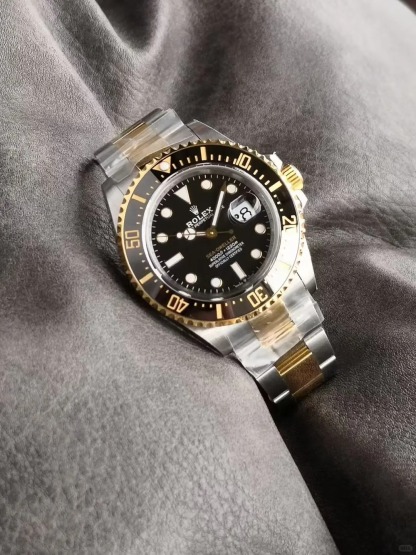 🔥【超レア入荷】ロレックス シードゥエラー オイスター、43 mm、オイスタースチール＆イエローゴールド Reference 126603-u784