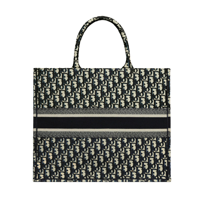 【Dior】雑誌掲載！滝沢眞規子さん愛用の大人気エンブロイダリートートバッグが登場！Book Tote Bag😍