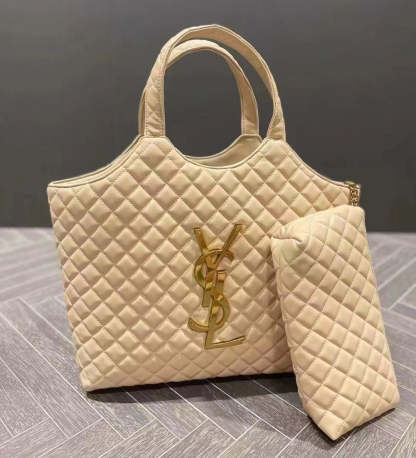 滝沢カレンさん【BLACKPINKROSE同じバッグ】SAINT LAURENTイカール マキシ ショッピングバッグ（ラムスキン／キルティング）