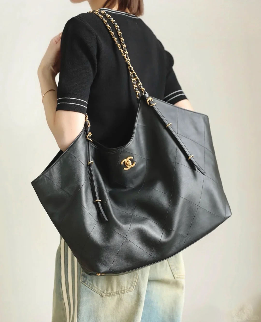 【CHANEL】洗練された雰囲気のトートバッグ どんなスタイルにも自然に馴染む万能バッグ🎉G-DragonのスタイルCHANEL25s tote🎈