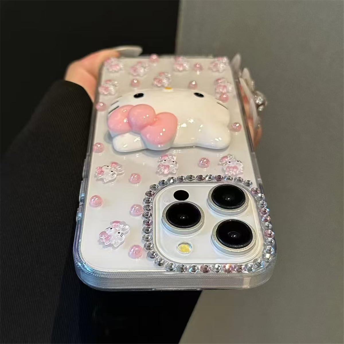 キティちゃん スマホケース対応 iPhone 用 ケース韓国 かわいい人気スマホケース おしゃれ シンプル キラキラ ラインストーン付きぬいぐるみ 携帯カバー 全面保護 耐衝撃 軽量